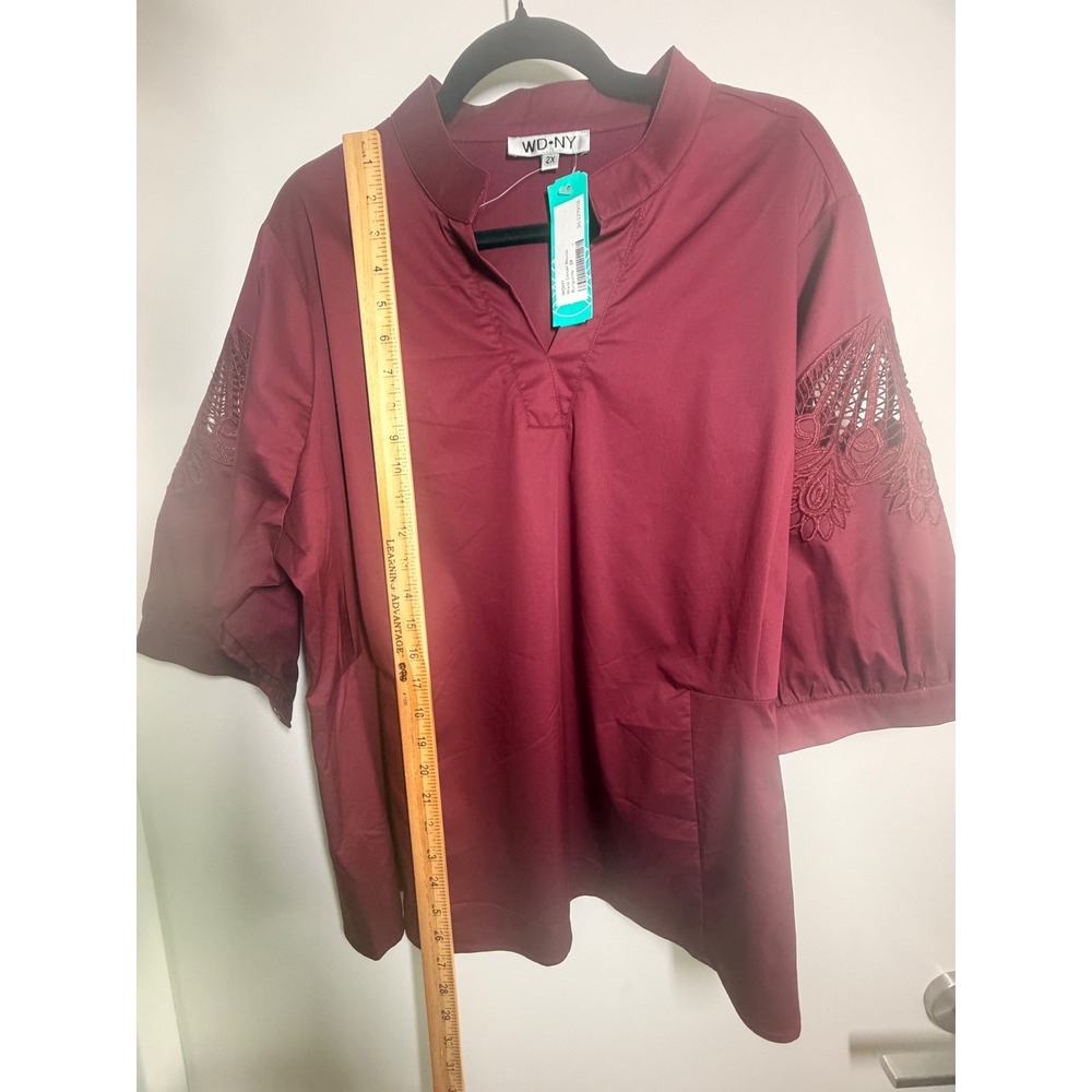 WD·NY Blouse Women 2X Burgundy NWT Eyelet Sleeve Split Neck Pullover Top - Picture 7 of 9
